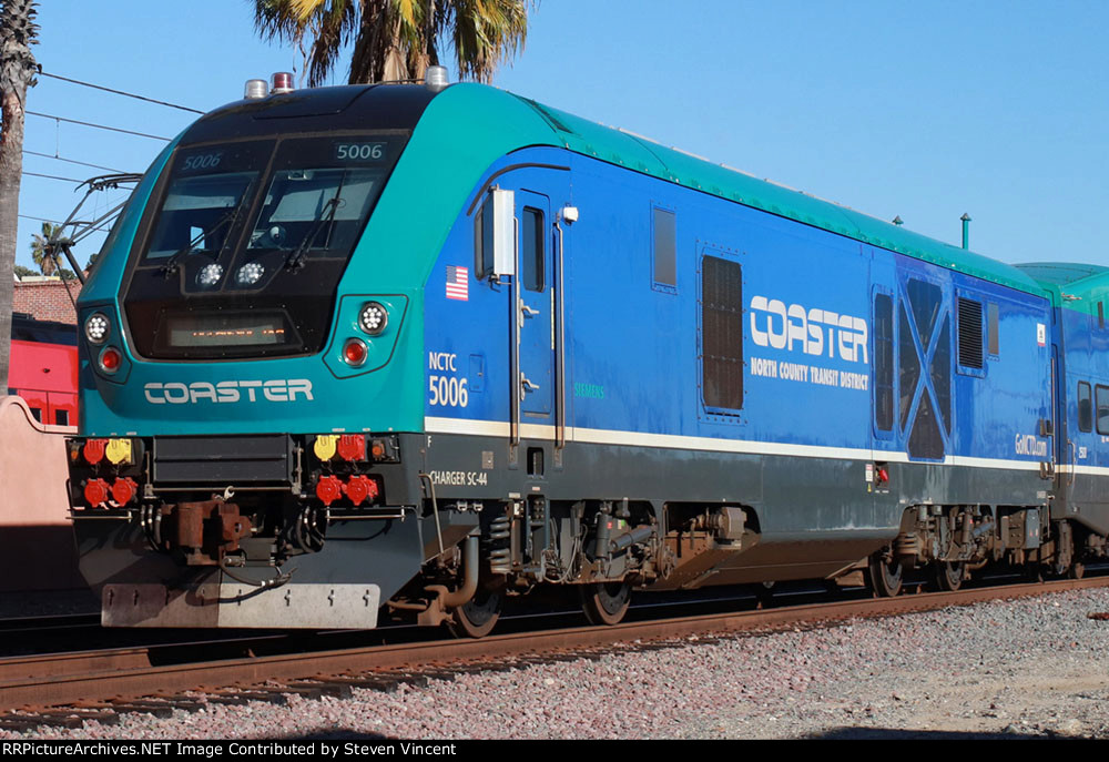 San Diego Coaster SC-44 NCTC #5006 leads train #635 toward Oceanside.